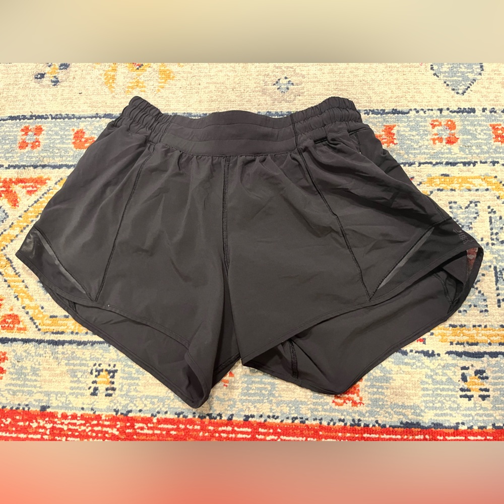 Hotty Hot Shorts Black Size 8 Tall (fit seems regular to me tho!). Awesome shape